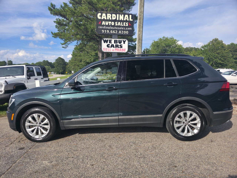 Used 2018 Volkswagen Tiguan SE w/ Panoramic Sunroof Package image 1