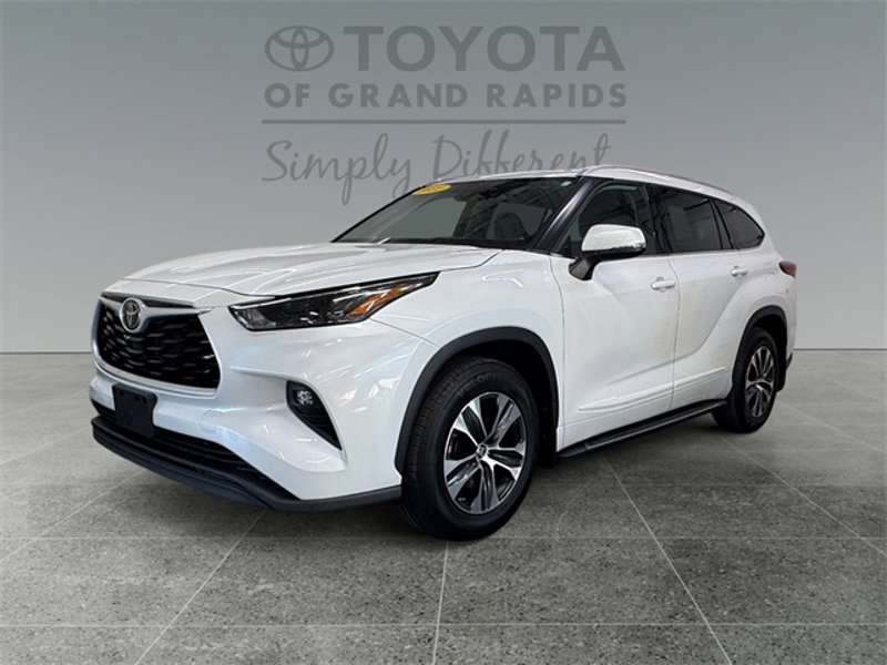 Certified 2022 Toyota Highlander XLE image 1