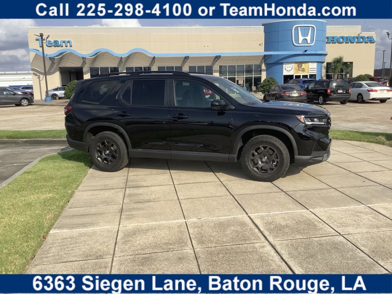 Certified 2025 Honda Pilot TrailSport image 1