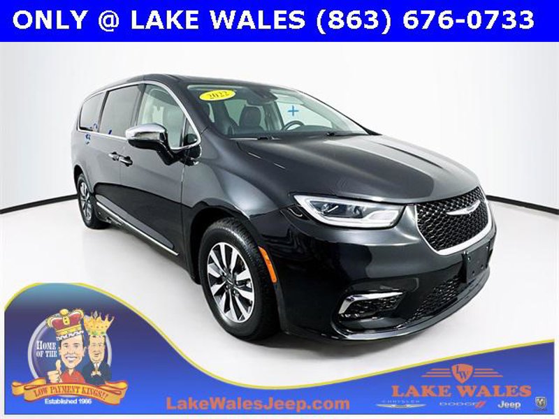 Certified 2022 Chrysler Pacifica Limited image 1