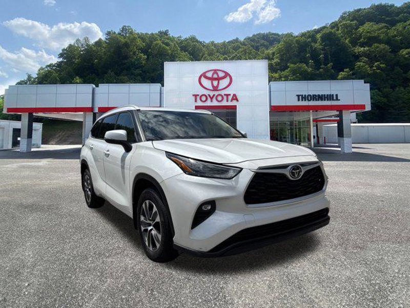 Certified 2022 Toyota Highlander XLE image 1