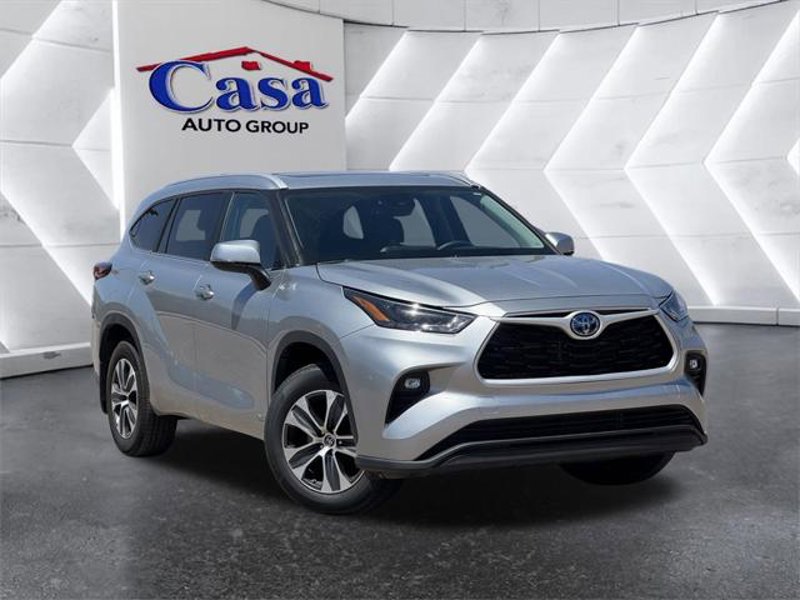 Certified 2024 Toyota Highlander XLE image 1