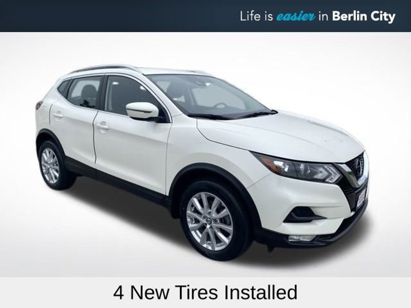 Certified 2022 Nissan Rogue Sport SV image 1