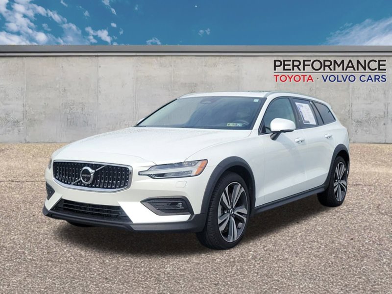Certified 2025 Volvo V60 B5 Cross Country Plus w/ Protection Package Premier image 1
