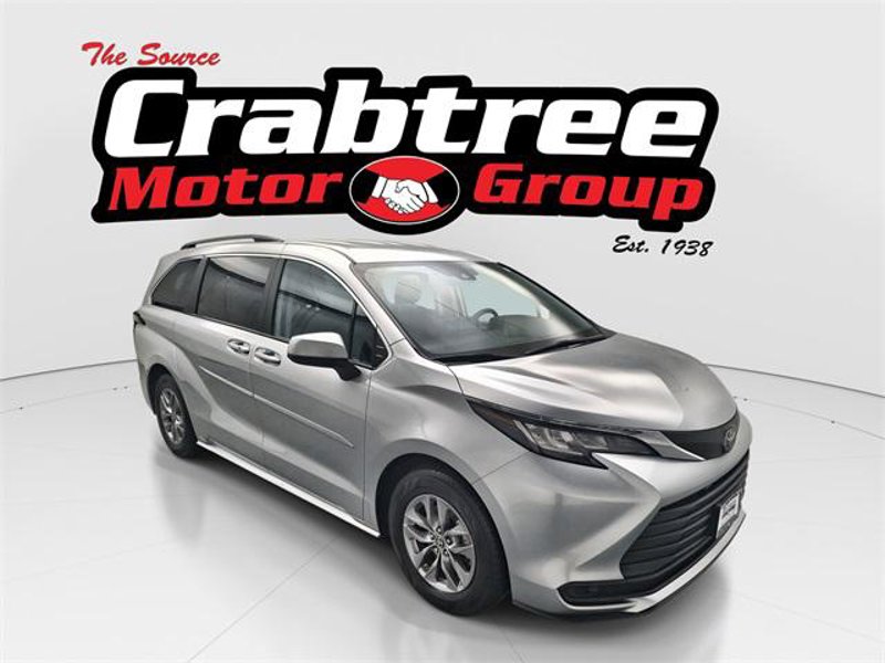 Certified 2023 Toyota Sienna LE image 1