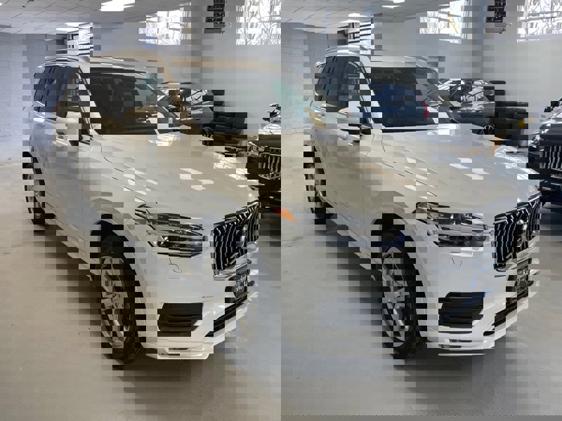 Certified 2022 Volvo XC90 T5 Momentum w/ Climate Package image 1