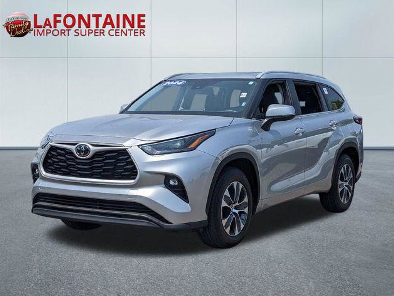 Certified 2024 Toyota Highlander XLE image 1