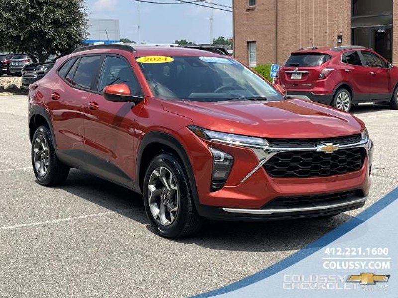 Certified 2024 Chevrolet Trax LT w/ Driver Confidence Package image 1