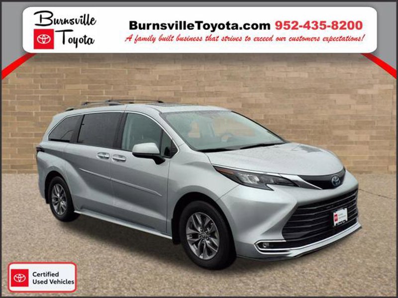 Certified 2024 Toyota Sienna XLE image 1