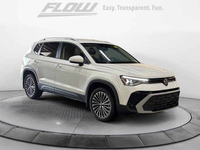 Certified 2025 Volkswagen Taos SE image 1