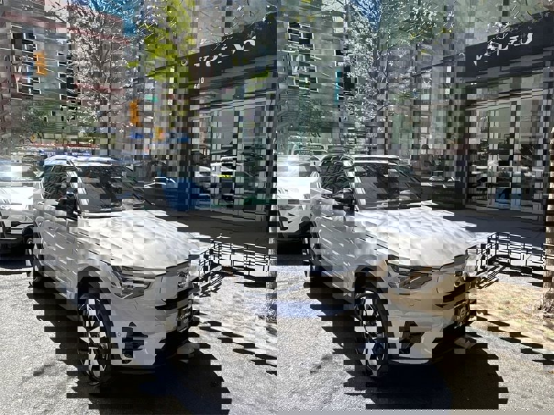 Certified 2023 Volvo XC40 Recharge Ultimate image 1
