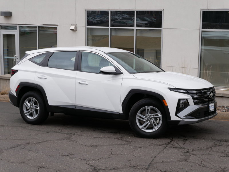 Certified 2025 Hyundai Tucson SE image 1