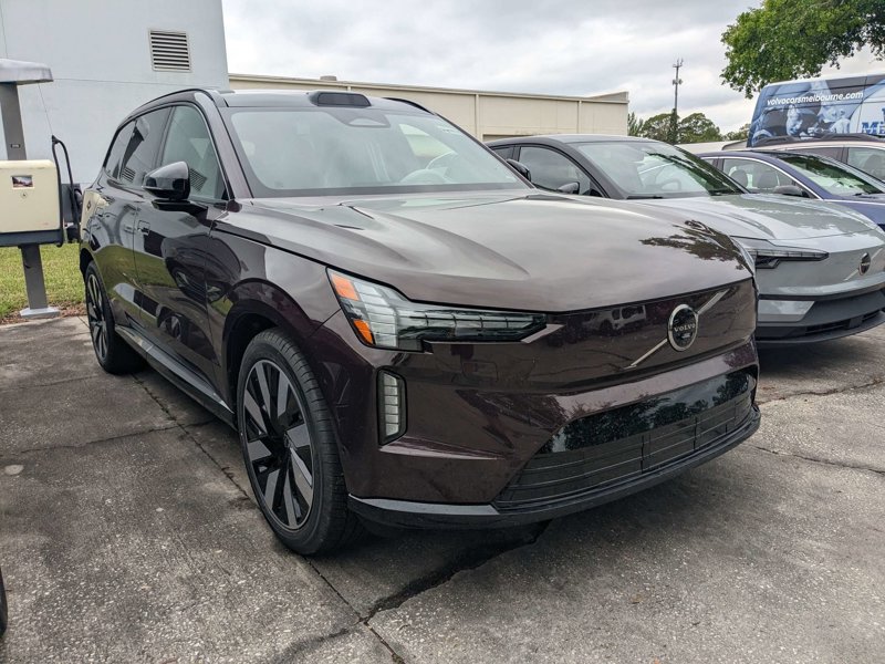 New 2025 Volvo EX90 Ultra image 1