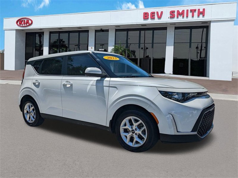 Certified 2023 Kia Soul S image 1