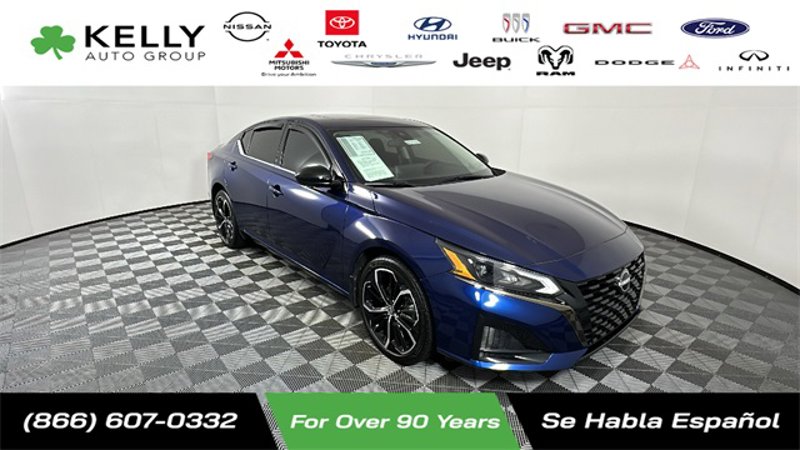 Certified 2023 Nissan Altima 2.5 SR w/ SR Premium Package image 1