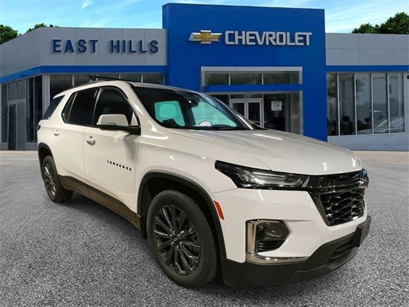 Certified 2023 Chevrolet Traverse RS w/ LPO, Floor Liner Package image 1