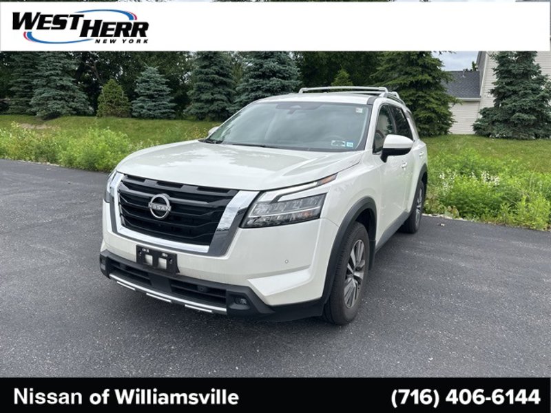 Certified 2024 Nissan Pathfinder SL image 1