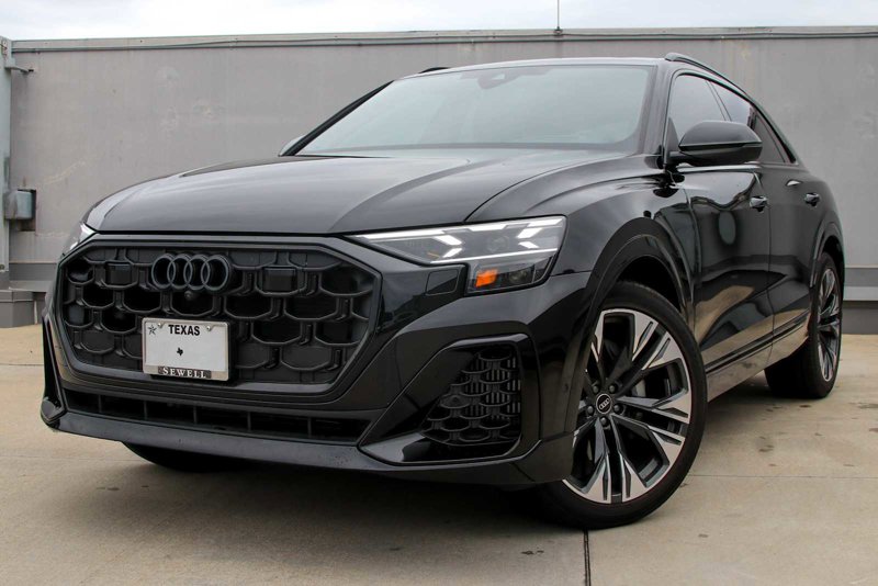 Certified 2025 Audi Q8 Prestige image 1