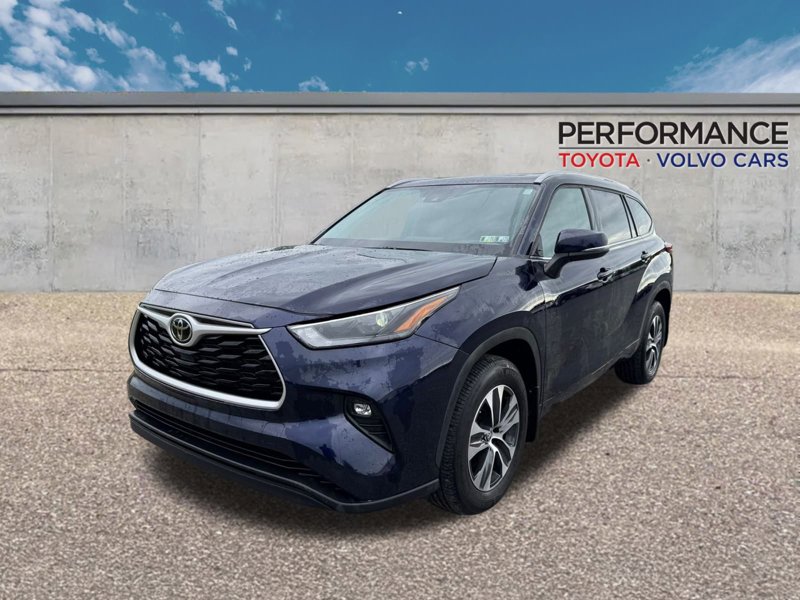 Certified 2022 Toyota Highlander XLE image 1