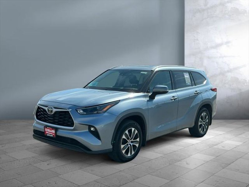 Certified 2022 Toyota Highlander XLE image 1