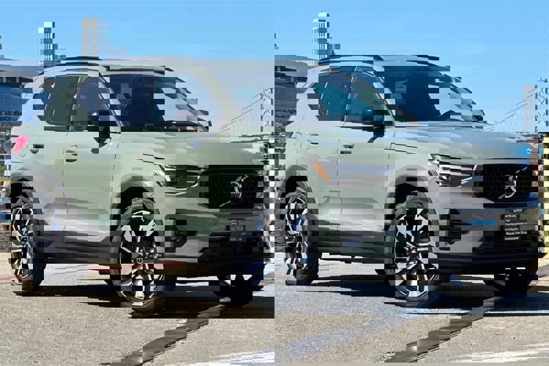 Certified 2024 Volvo XC40 B5 Plus w/ Climate Package image 1