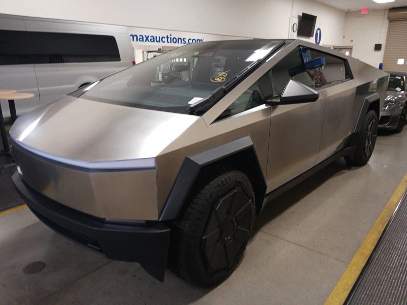 Used 2024 Tesla Cybertruck AWD Crew Cab image 1