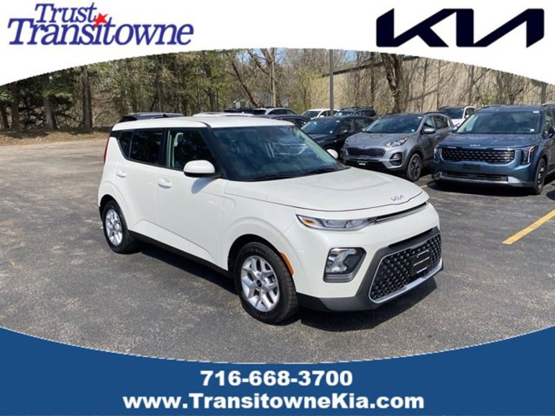 Certified 2022 Kia Soul LX w/ Technology Package image 1