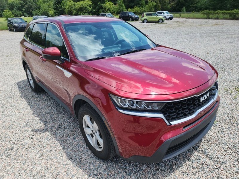 Certified 2022 Kia Sorento LX image 1