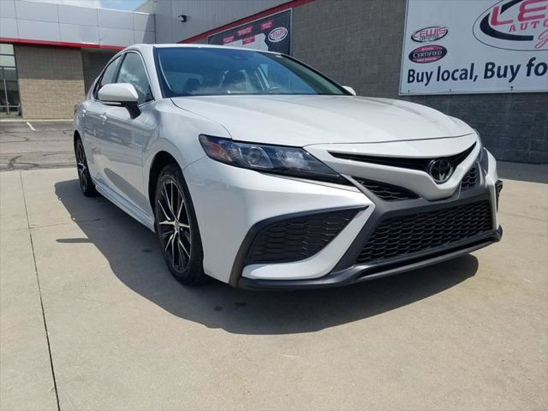 Certified 2024 Toyota Camry SE image 1