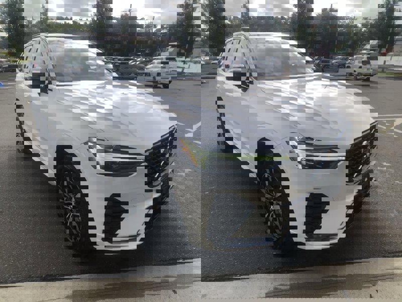 Certified 2025 Volvo XC60 B5 Core image 1