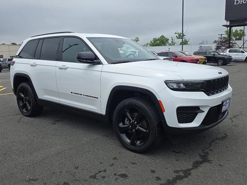 Certified 2023 Jeep Grand Cherokee Altitude image 1