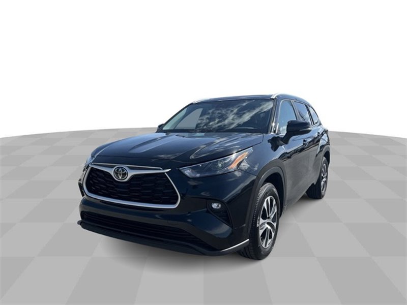 Used 2024 Toyota Highlander XLE image 1