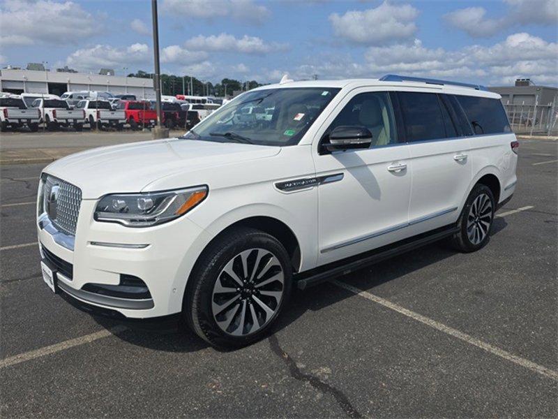 Certified 2023 Lincoln Navigator L Reserve image 1