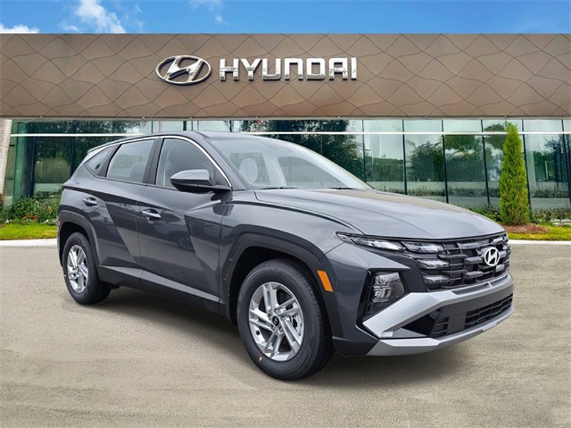 Certified 2025 Hyundai Tucson SE image 1