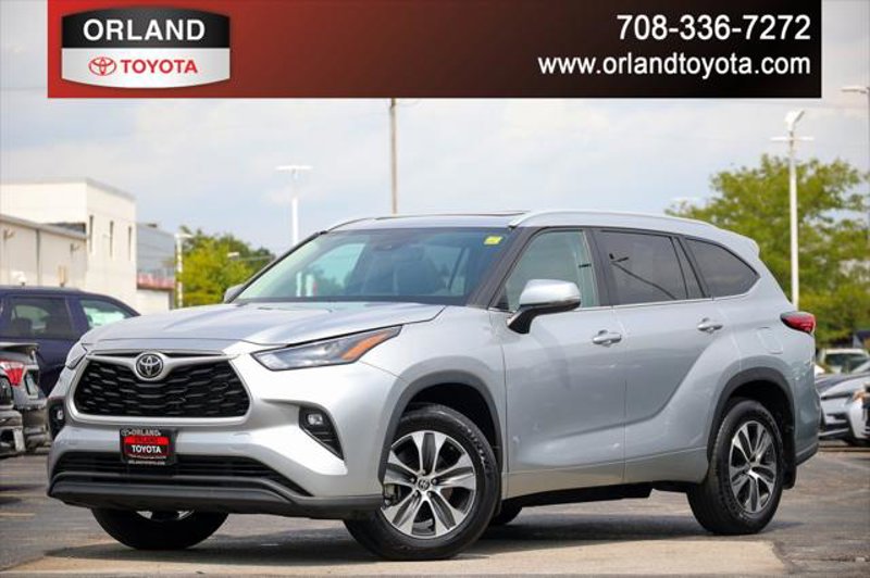 Certified 2023 Toyota Highlander XLE image 1
