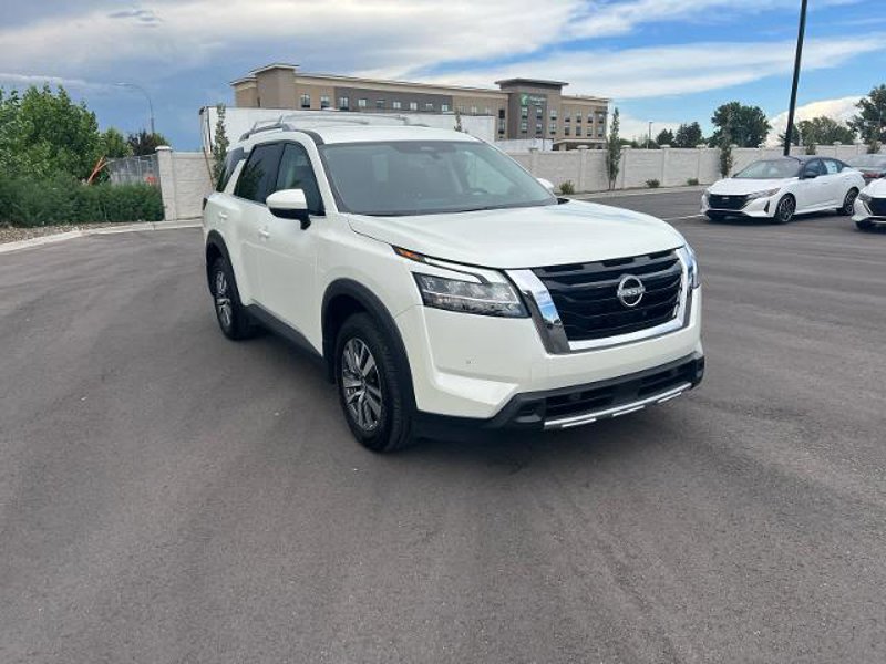 Certified 2024 Nissan Pathfinder SL image 1