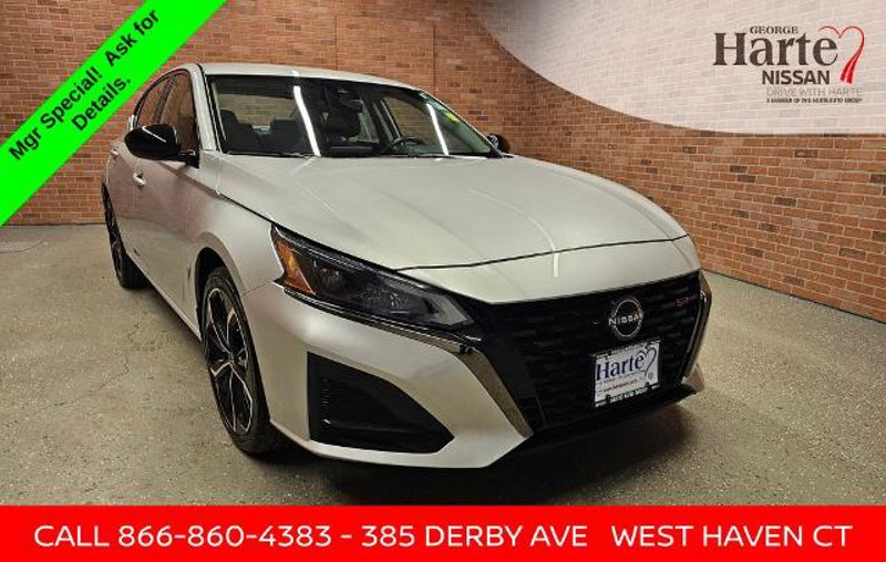 Certified 2023 Nissan Altima 2.5 SR image 1