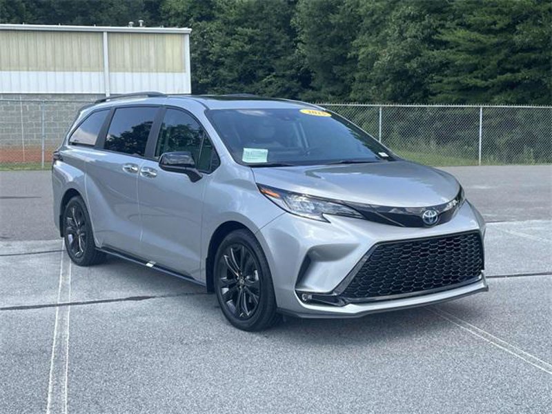 Certified 2025 Toyota Sienna XSE image 1