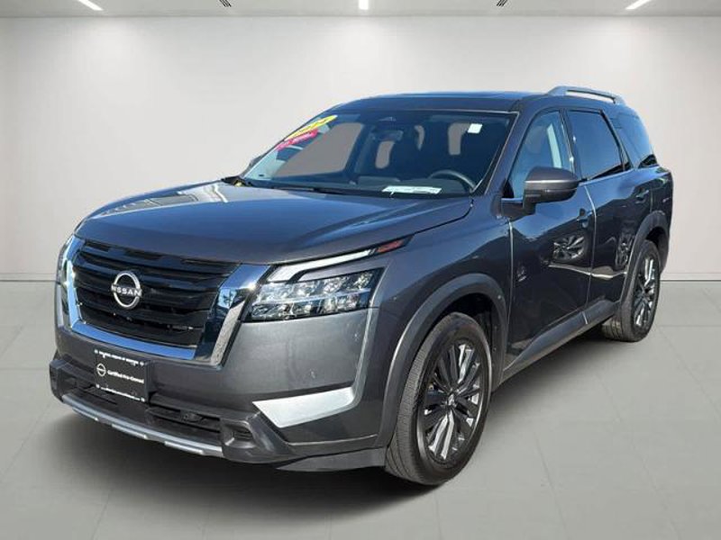 Certified 2024 Nissan Pathfinder SL image 1