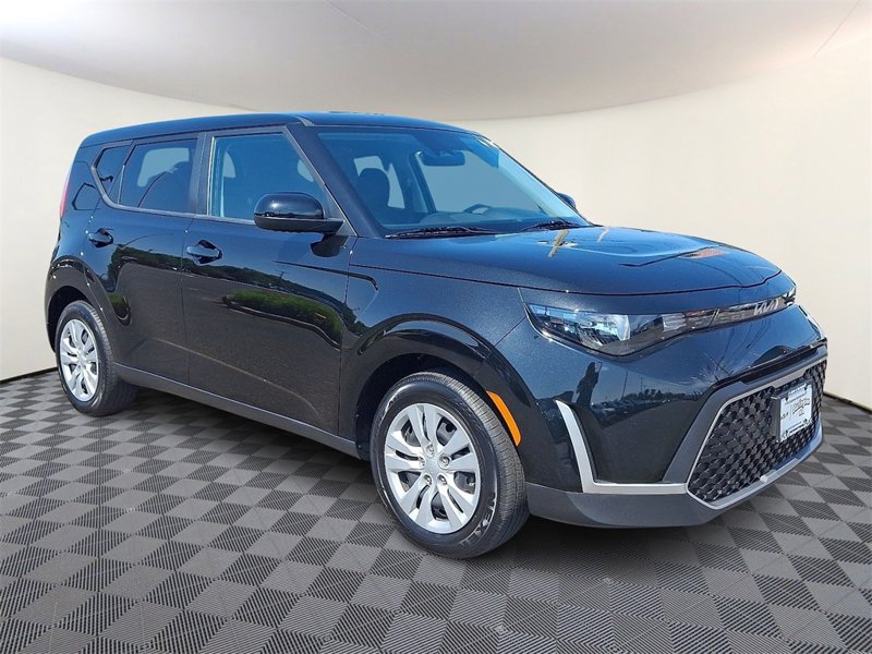 Certified 2023 Kia Soul LX image 1