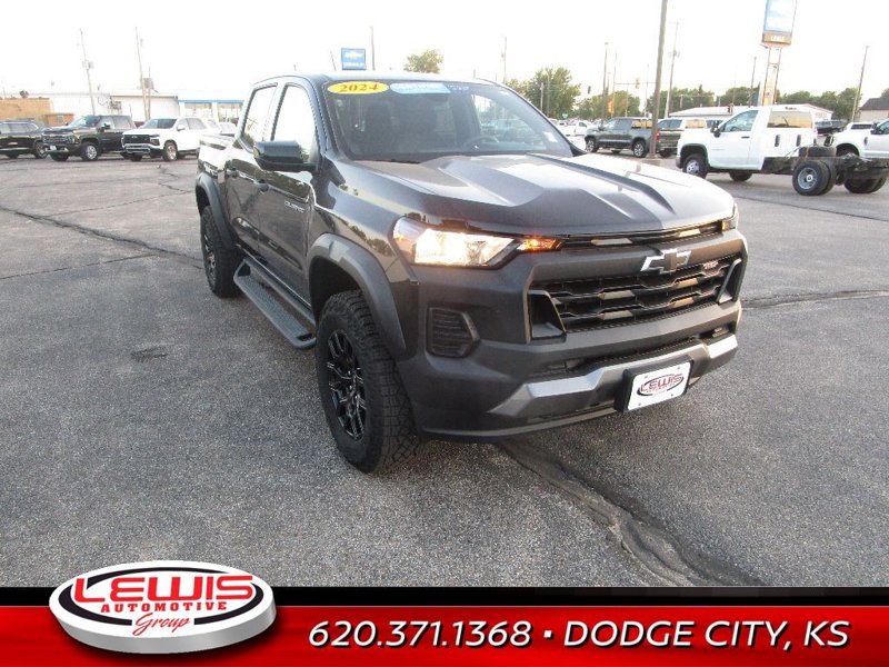 Certified 2024 Chevrolet Colorado Trail Boss w/ Advanced Trailering Package image 1