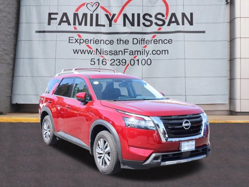 Certified 2024 Nissan Pathfinder SL image 1
