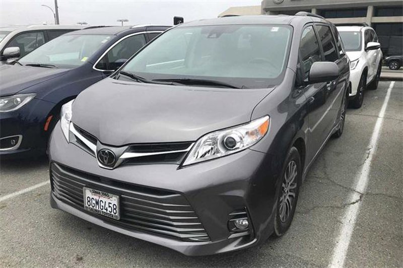 Certified 2018 Toyota Sienna XLE Premium image 1
