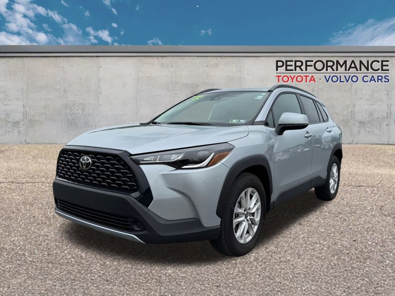 Certified 2022 Toyota Corolla Cross LE image 1