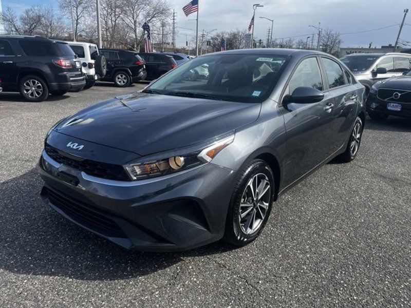 Certified 2022 Kia Forte LXS image 1