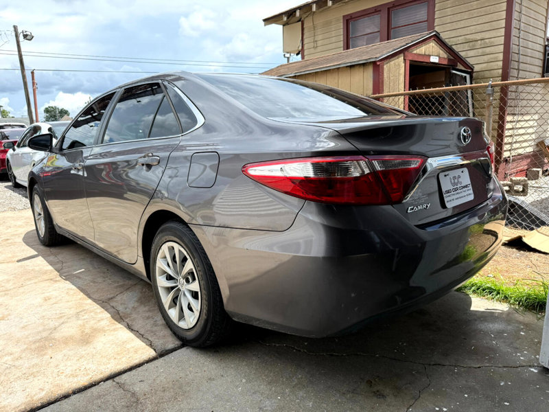 Used 2017 Toyota Camry LE image 1