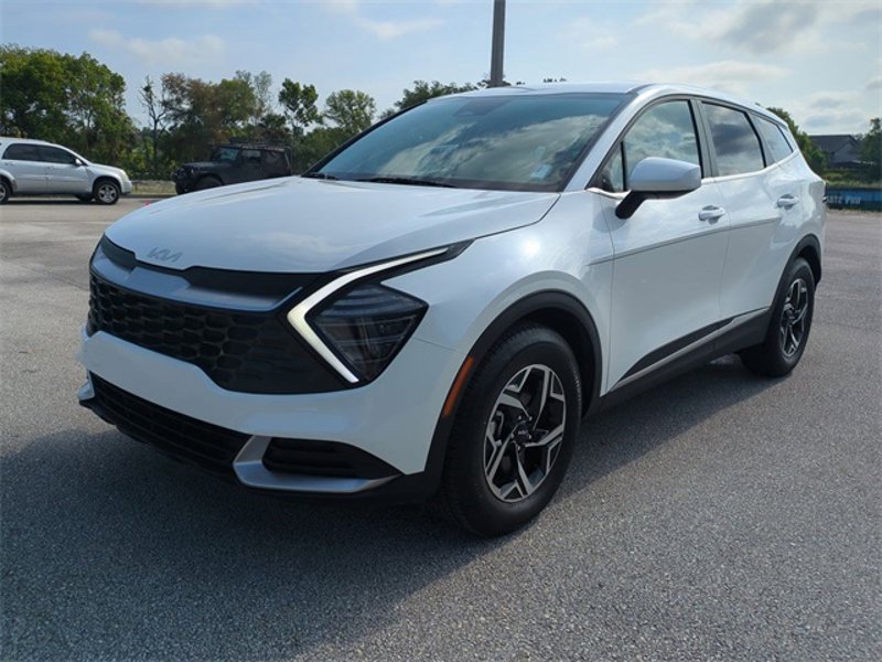 Certified 2024 Kia Sportage LX image 1