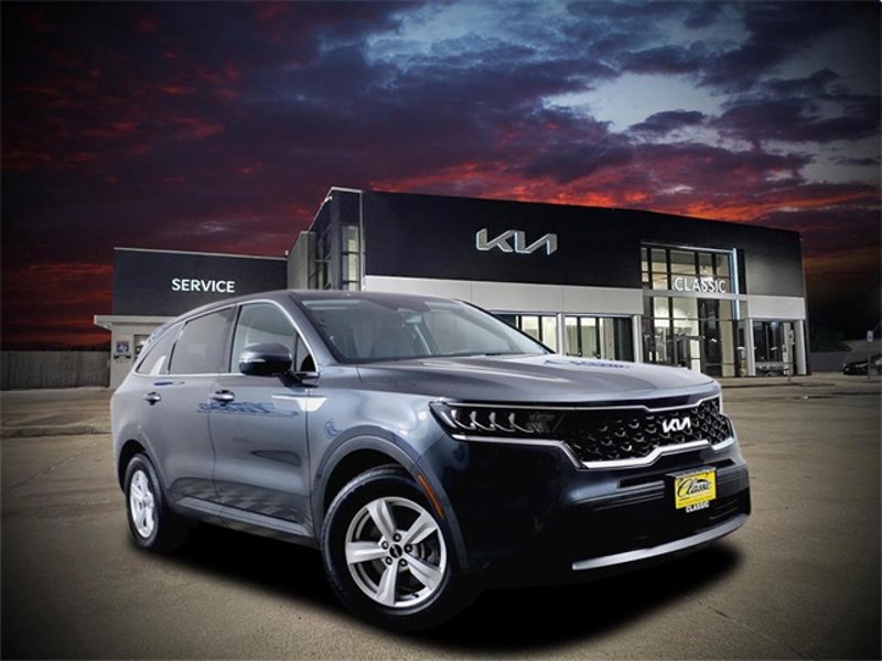 Certified 2023 Kia Sorento LX image 1