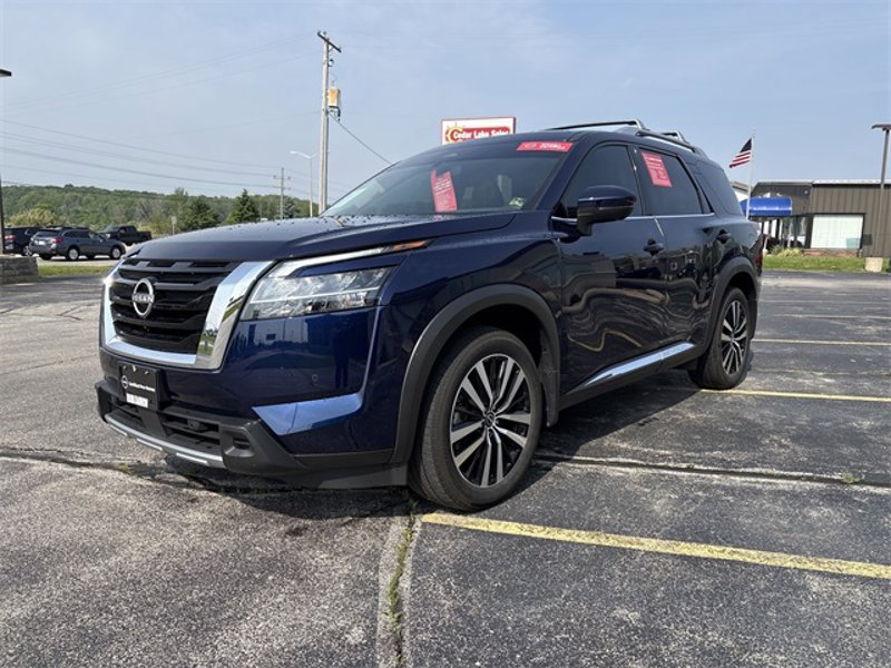 Certified 2024 Nissan Pathfinder Platinum image 1