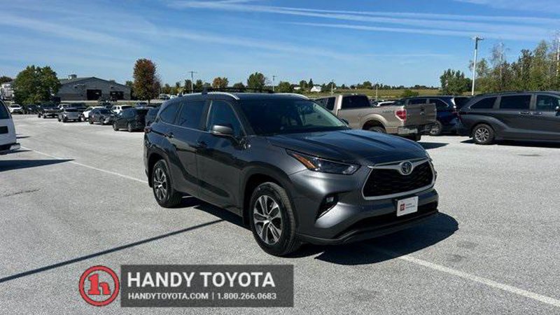 Certified 2023 Toyota Highlander XLE image 1